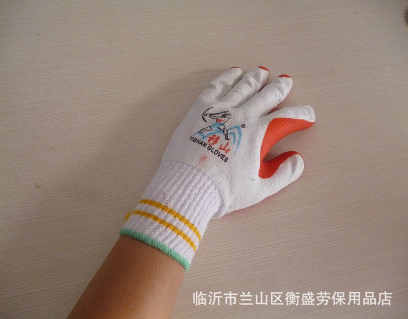 在工业生产中，合理配置劳保用品不仅能保障员工的健康安全，还能提高工作效率。接下来，我们将通过一张详细的劳保用品清单明细表来解析如何为不同的岗位选择合适的防护装备。